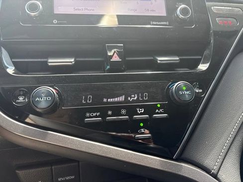 Used 2022 Toyota Camry SE FWD image 12