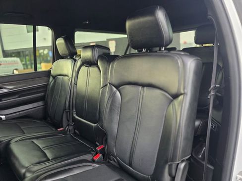 Used 2024 Jeep Wagoneer L Series II w/ Flexible Seating Group RWD image 17