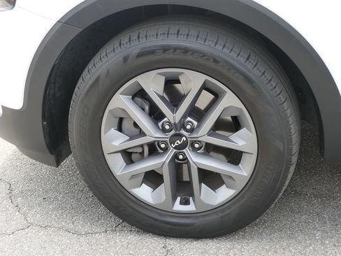 Used 2023 Kia Telluride LX image 10