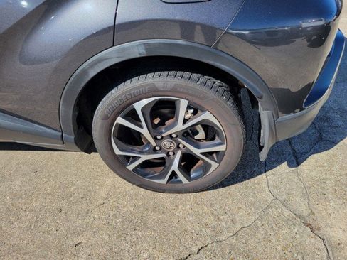 Used 2018 Toyota C-HR image 8