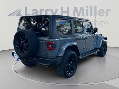 Used 2023 Jeep Wrangler Unlimited Sahara AWD/4WD image 5