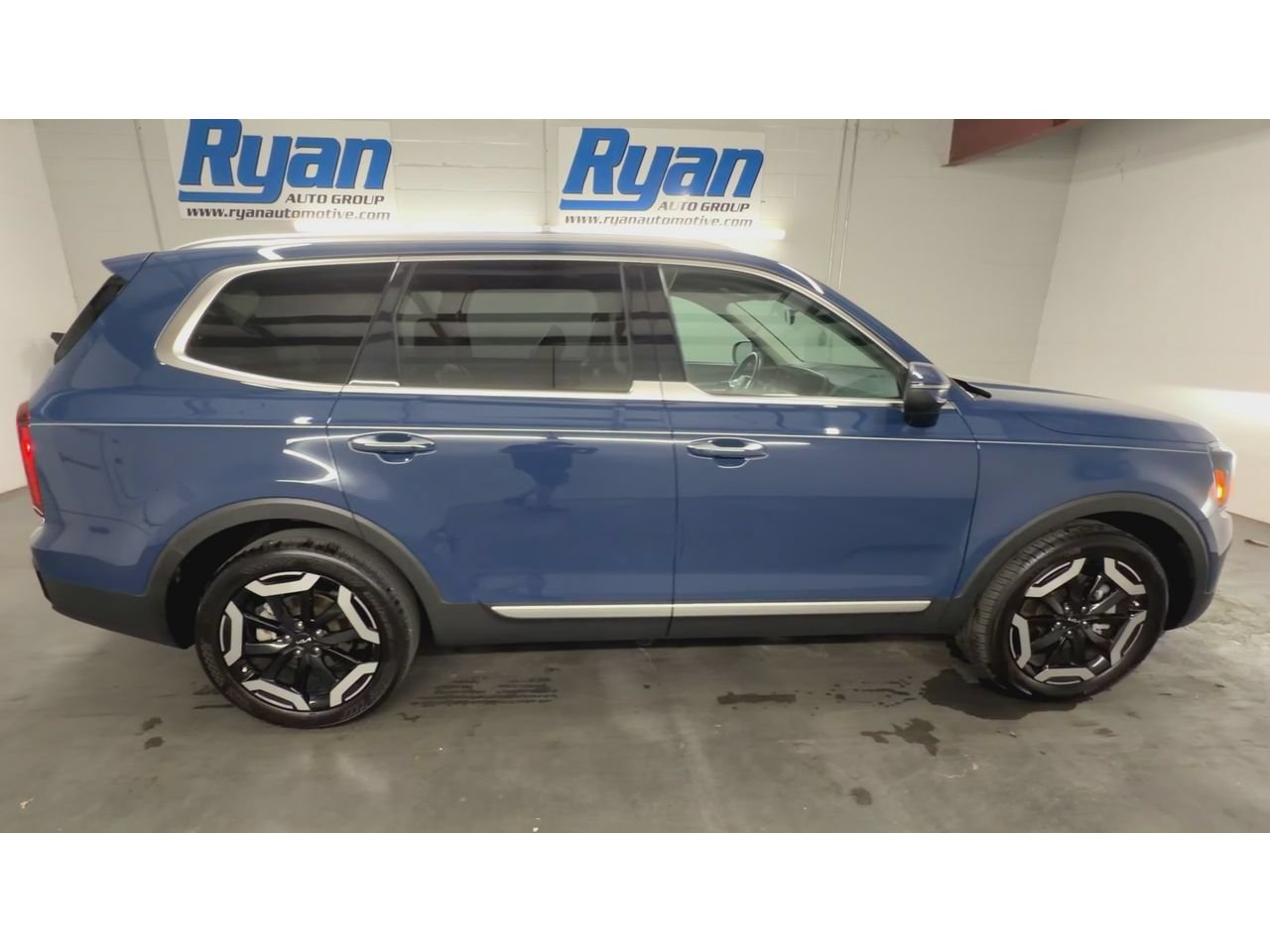 Used 2025 Kia Telluride S FWD image 9