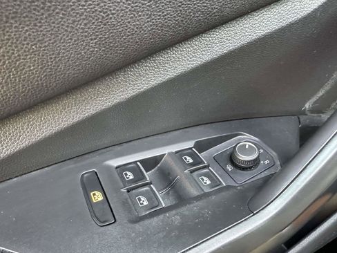 Used 2024 Volkswagen Jetta SE image 28