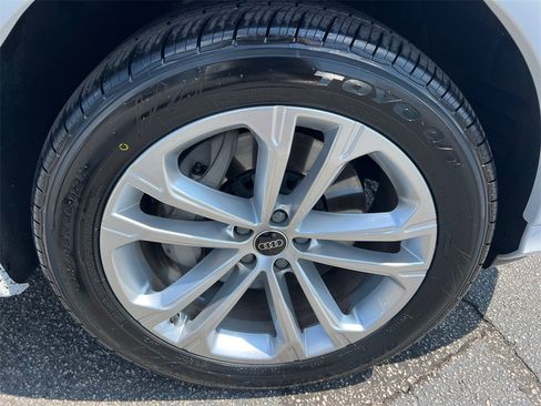 Used 2025 Audi Q7 2.0T Premium w/ Convenience Package image 12