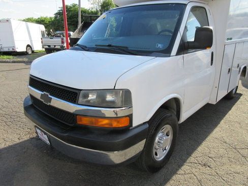 Used 2012 Chevrolet Express 3500 RWD image 36