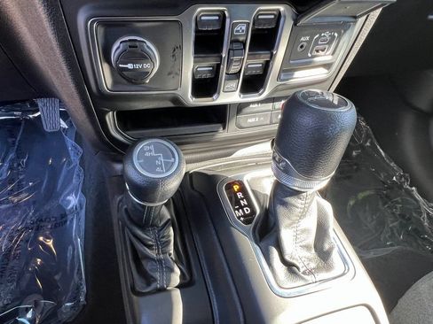 New 2025 Jeep Gladiator Sport AWD/4WD image 21