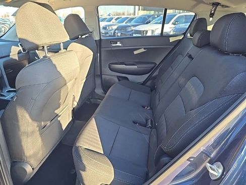 Used 2022 Kia Sportage LX image 9