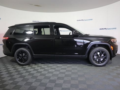 New 2025 Jeep Grand Cherokee L Altitude image 4