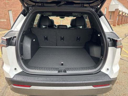 New 2026 Chevrolet Equinox LT w/ Convenience Package II FWD image 7
