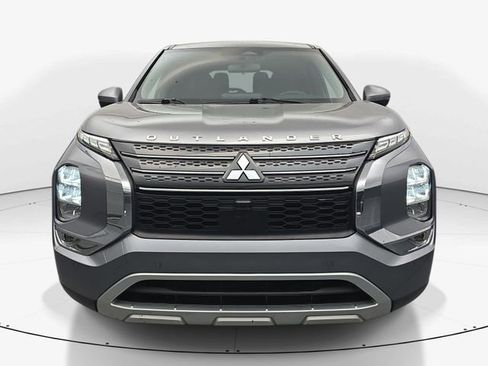Used 2024 Mitsubishi Outlander SE image 4