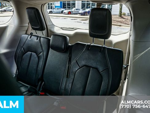 Used 2024 Chrysler Pacifica Touring-L image 23