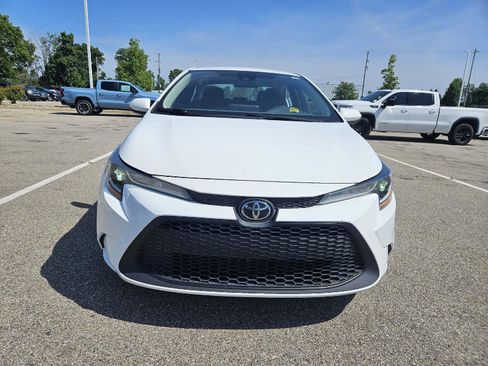 Used 2022 Toyota Corolla LE FWD image 2