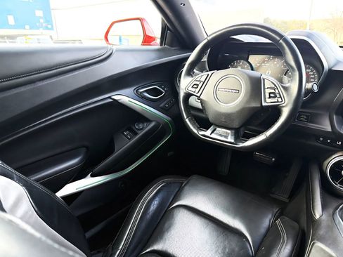 Used 2017 Chevrolet Camaro SS RWD image 11