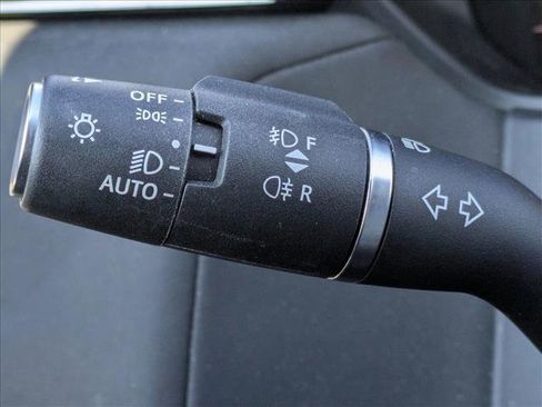 Used 2024 Land Rover Range Rover Velar Dynamic SE image 12