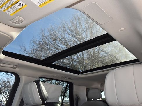 New 2025 Lincoln Navigator L Reserve image 36