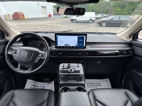 Used 2023 Lincoln Nautilus AWD w/ Premium Package image 2