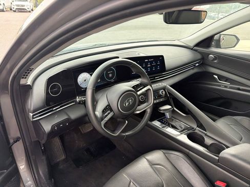 Used 2023 Hyundai Elantra Limited FWD image 4