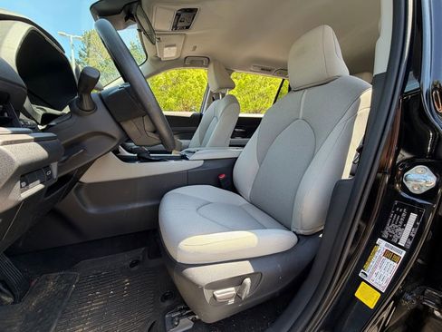 Used 2025 Toyota Grand Highlander FWD image 5