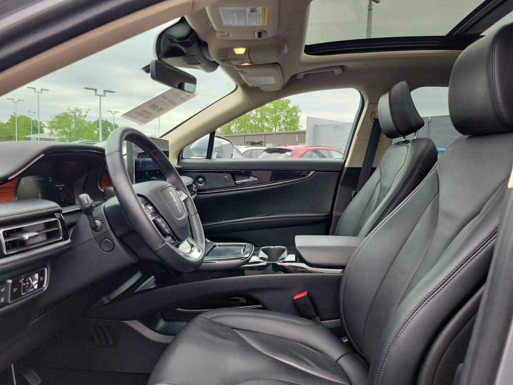 Certified 2023 Lincoln Nautilus Reserve w/ Luxury Package AWD/4WD image 18