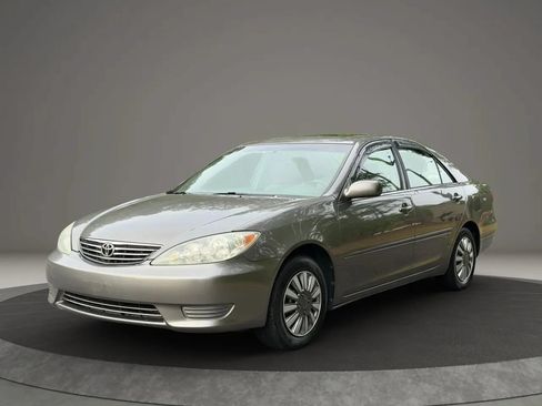 Used 2006 Toyota Camry LE FWD image 1