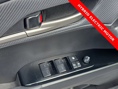 Used 2025 Toyota Camry SE w/ Convenience Package image 13