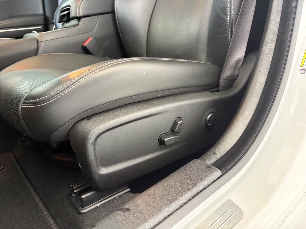 Used 2023 Chrysler 300 S w/ Comfort Group RWD image 27