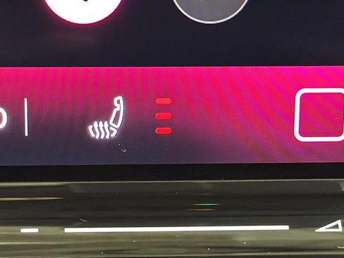 Used 2025 Volkswagen Tiguan SE image 39