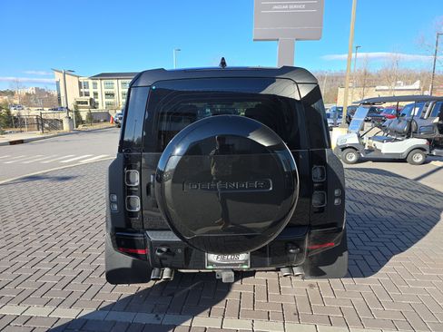 Certified 2024 Land Rover Defender 110 V8 image 6