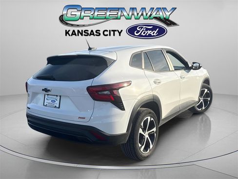 Used 2024 Chevrolet Trax RS w/ Driver Confidence Package image 8