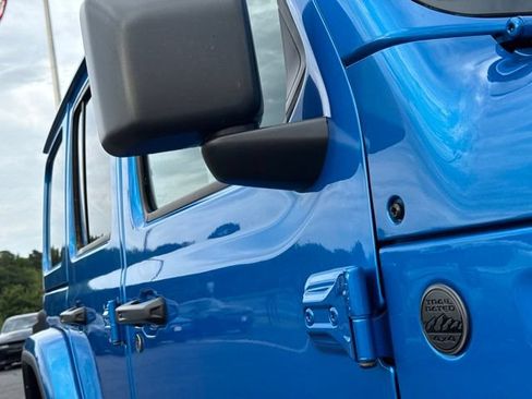 Used 2025 Jeep Wrangler Unlimited Sahara AWD/4WD image 6