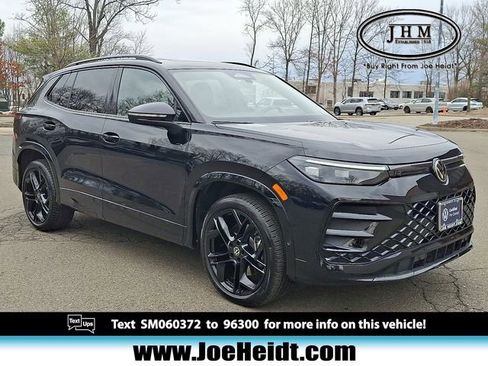 Certified 2025 Volkswagen Tiguan SE R-Line image 1