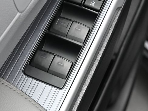 Used 2025 Toyota Sienna LE w/ LE Plus Package image 13