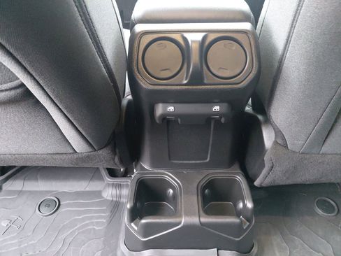 Used 2025 Jeep Wrangler Sport S image 18