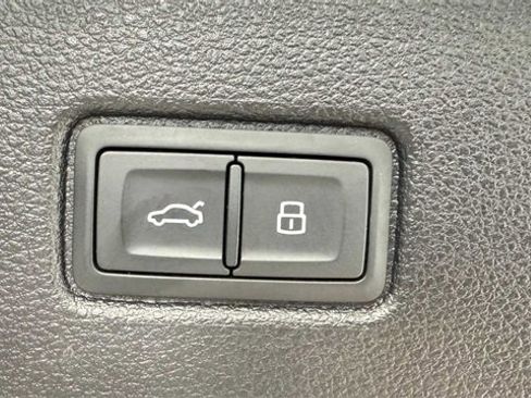 Used 2020 Audi Q7 3.0T Premium Plus w/ Premium Plus Package image 36