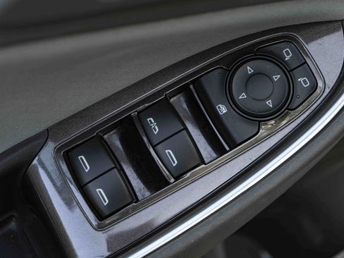 Used 2017 Chevrolet Malibu LT FWD image 35