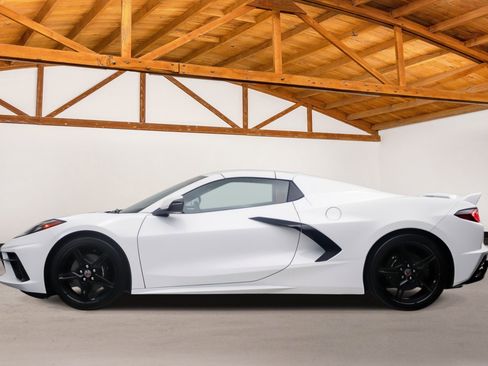 Used 2021 Chevrolet Corvette Stingray Convertible w/ 1LT RWD image 3