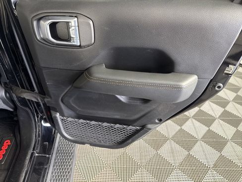 Used 2021 Jeep Wrangler Unlimited Sahara AWD/4WD image 30
