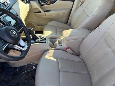 Used 2019 Nissan Rogue SL w/ Premium Package image 9