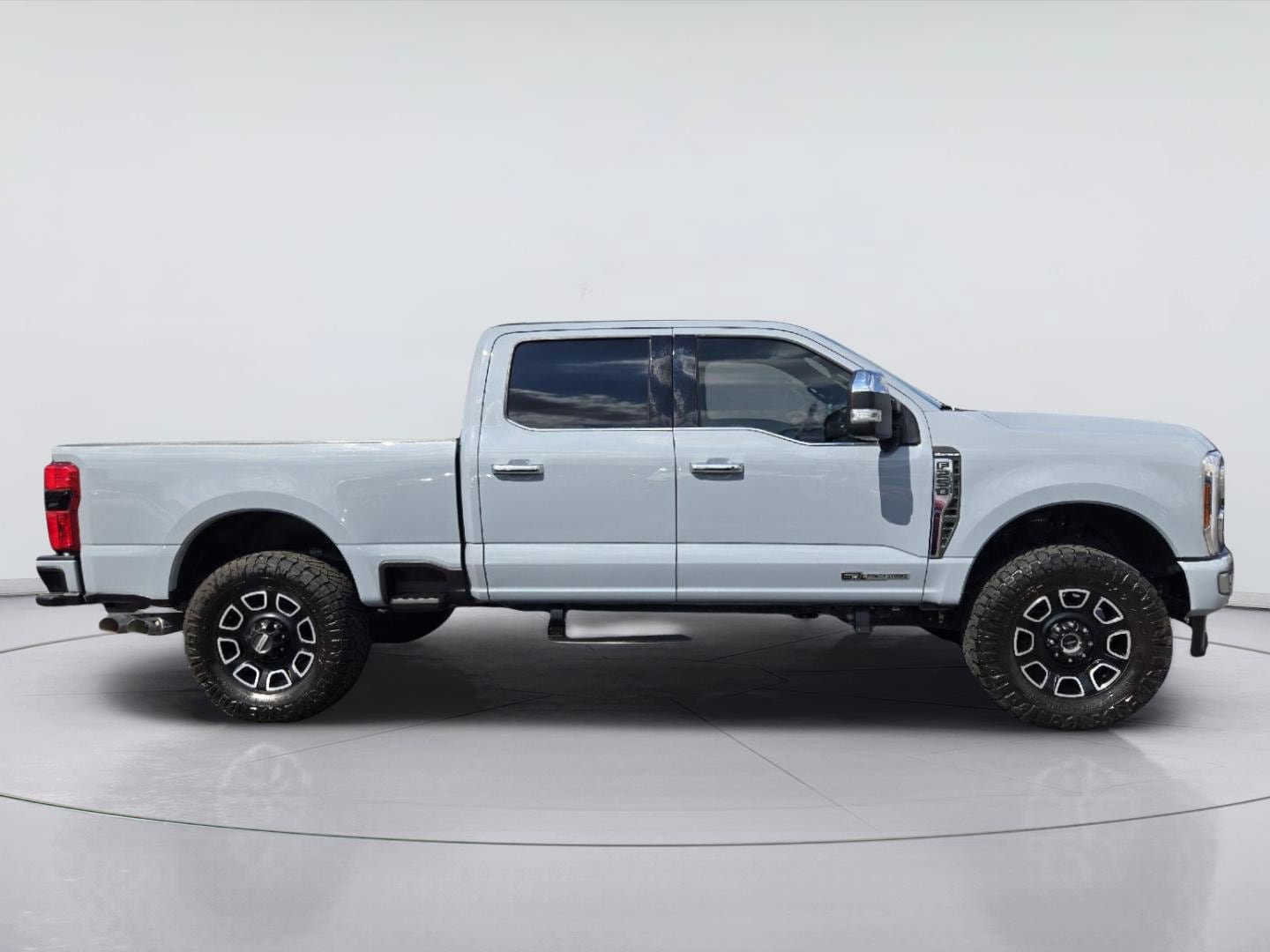 Used 2024 Ford F250 Platinum w/ FX4 Off-Road Package AWD/4WD image 4