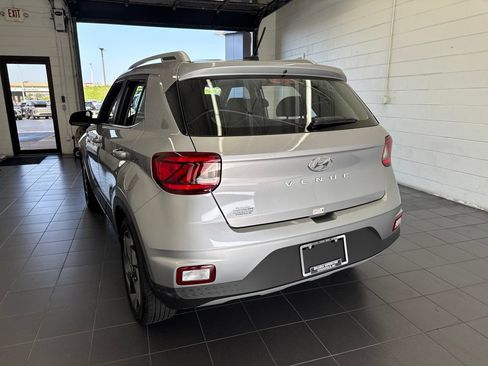 Used 2025 Hyundai Venue SEL FWD image 6