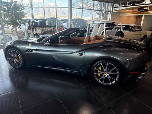 Used 2014 Ferrari California image 8
