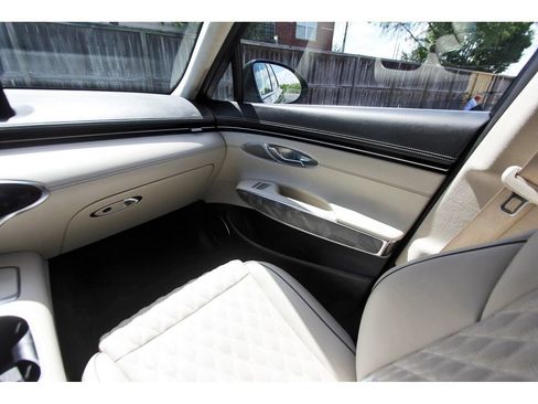Used 2022 Genesis GV70 3.5T Sport w/ Sport Advanced Package AWD/4WD image 11