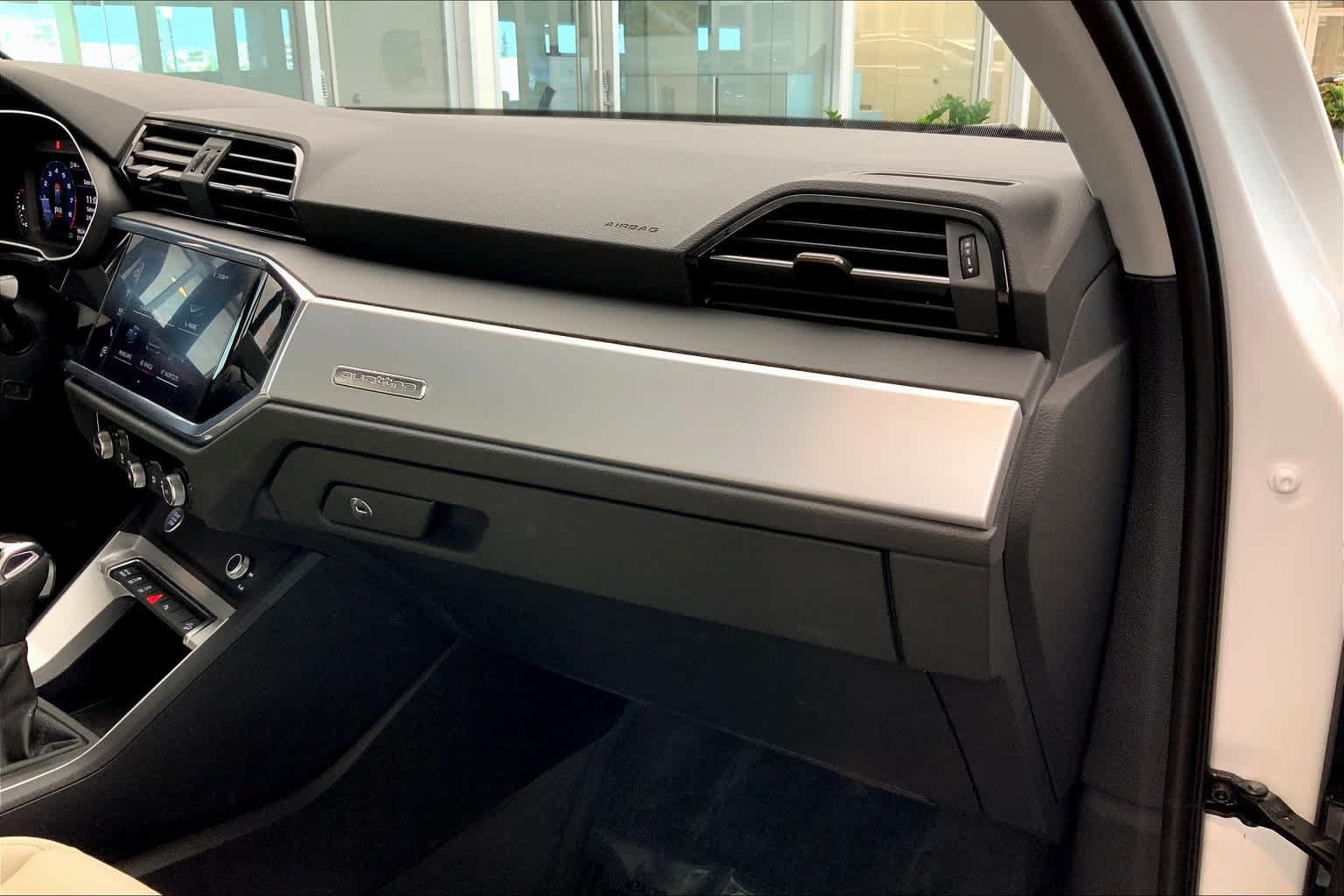 Used 2020 Audi Q3 2.0T Premium w/ Convenience Package AWD/4WD image 19