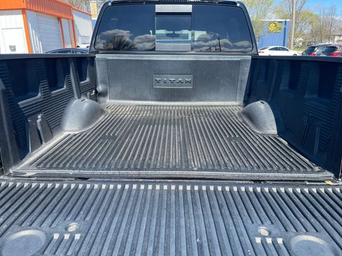 Used 2017 Nissan Titan SV AWD/4WD image 8
