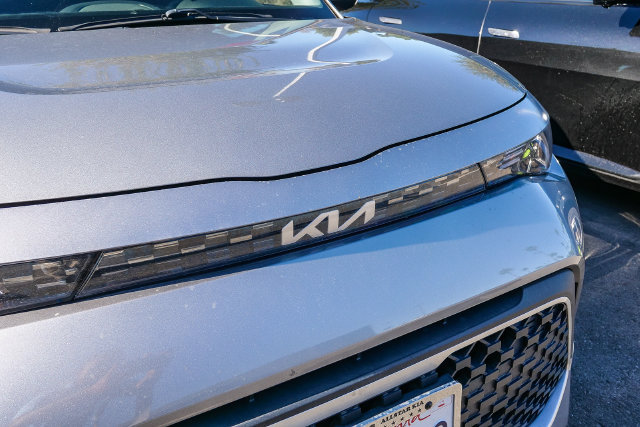 Certified 2023 Kia Soul S FWD image 3