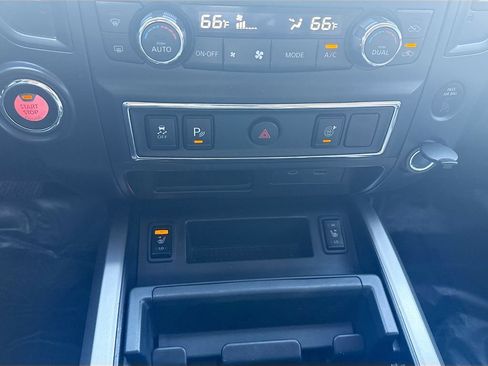 Used 2024 Nissan Titan SV w/ SV Convenience Package RWD image 19