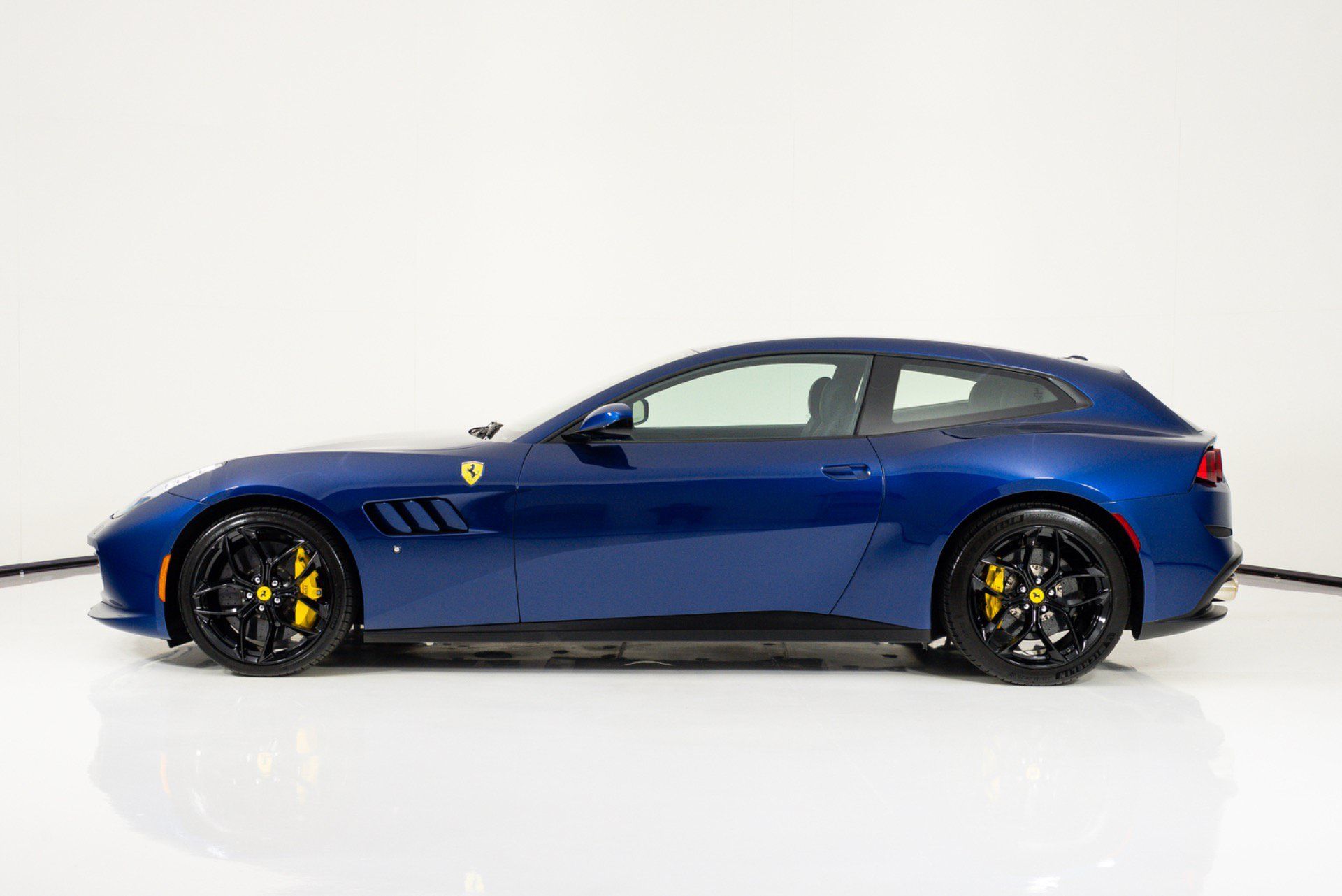 Used 2019 Ferrari GTC4Lusso T RWD image 6