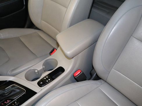 Used 2018 Kia Niro EX Premium image 64