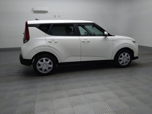 Used 2022 Kia Soul LX image 10