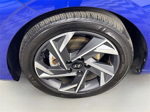 Used 2024 Hyundai Elantra SEL w/ Convenience Package image 4